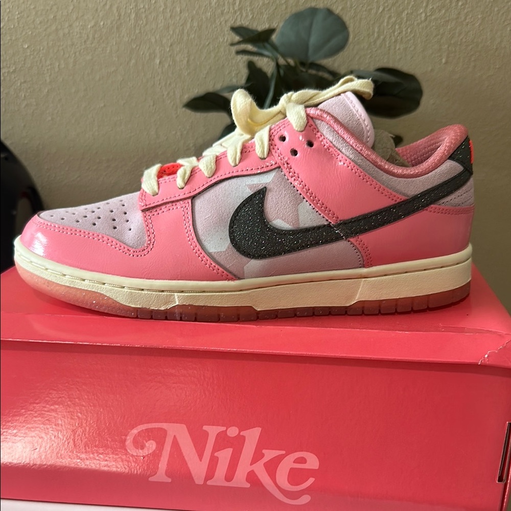 Nike Barbie dunks : NEW NEVER WORN
